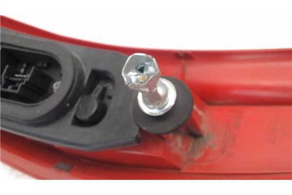 Recambio de piloto trasero derecho para fiat ii punto (188) berlina referencia OEM IAM 465237710  