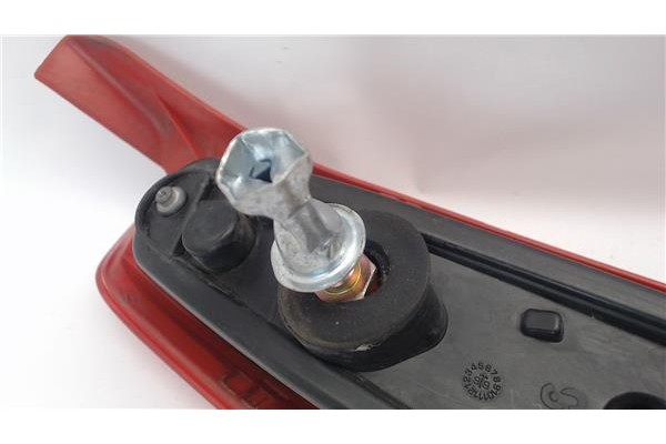 Recambio de piloto trasero derecho para fiat ii punto (188) berlina referencia OEM IAM 465237710  