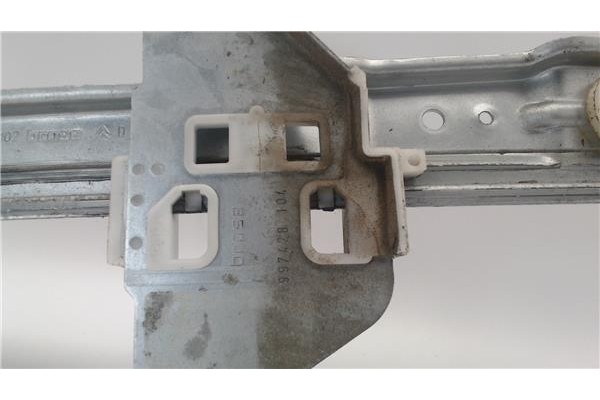 Recambio de mecanismo elevalunas delantero derecho para citroen c4 berlina referencia OEM IAM 997428104  