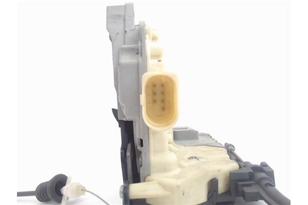 Recambio de cierre electromagnetico trasero izquierdo para volkswagen passat berlina (3c2) 2.0 tdi referencia OEM IAM cz3c483901