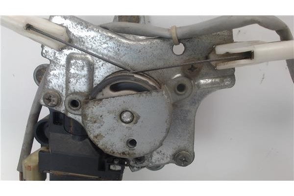 Recambio de mecanismo elevalunas delantero derecho para hyundai accent (x3) referencia OEM IAM 8240422010  