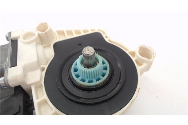 Recambio de motor elevalunas trasero derecho para mercedes-benz clase a (bm 169) 1.5 a 150 (169.031) referencia OEM IAM 99614710