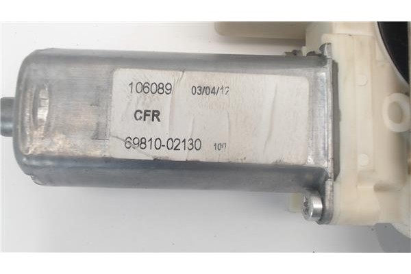 Recambio de mecanismo elevalunas delantero derecho para toyota corolla (e12) referencia OEM IAM 6981002130 106089 