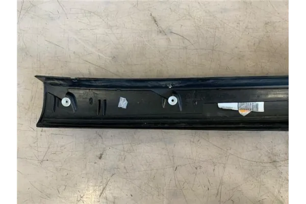 Recambio de moldura parabrisas derecha para renault scenic iii (jz) 1.2 grand expression referencia OEM IAM 40137469 20120912 