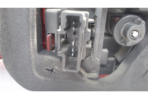 Recambio de piloto trasero derecho para peugeot 206 referencia OEM IAM 12627037   Recambio de piloto trasero derecho para peugeot 206 referencia OEM IAM 12627037