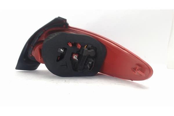 Recambio de piloto trasero izquierdo para peugeot 206 referencia OEM IAM 12637037 02A011A 