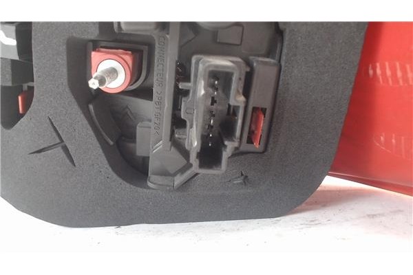 Recambio de piloto trasero izquierdo para peugeot 206 referencia OEM IAM 12637037 02A011A 