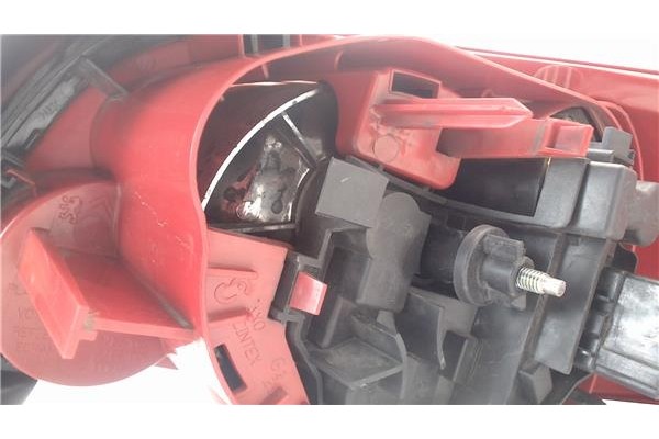 Recambio de piloto trasero izquierdo para peugeot 206 referencia OEM IAM 6350P1  