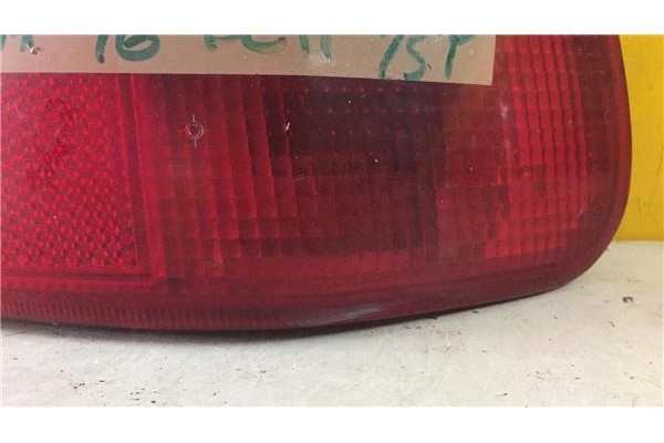 Recambio de piloto trasero derecho para opel astra f berlina 1.6 cd referencia OEM IAM 394448  