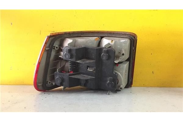 Recambio de piloto trasero derecho para opel astra f berlina 1.6 cd referencia OEM IAM 394448  