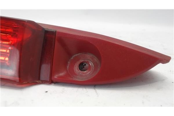 Recambio de piloto superior trasero derecho para citroen c4 berlina referencia OEM IAM 9655863780  