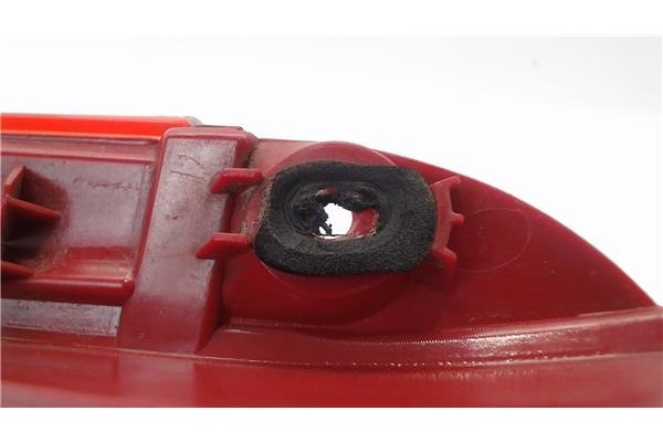 Recambio de piloto superior trasero derecho para citroen c4 berlina referencia OEM IAM 9655863780  