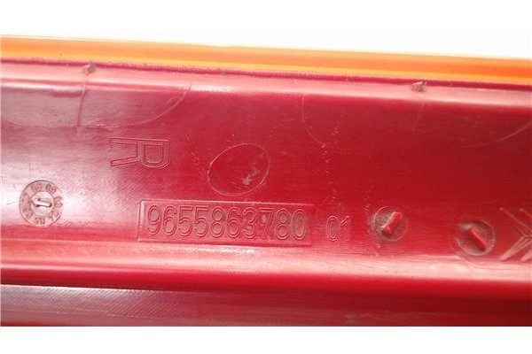 Recambio de piloto superior trasero derecho para citroen c4 berlina referencia OEM IAM 9655863780  