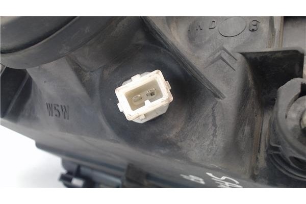 Recambio de faro delantero izquierdo para citroen saxo referencia OEM IAM 6204N5  