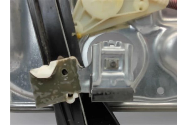 Recambio de elevalunas electrico delantero derecho para volkswagen polo iv (9n1) referencia OEM IAM 6Q4837402H  