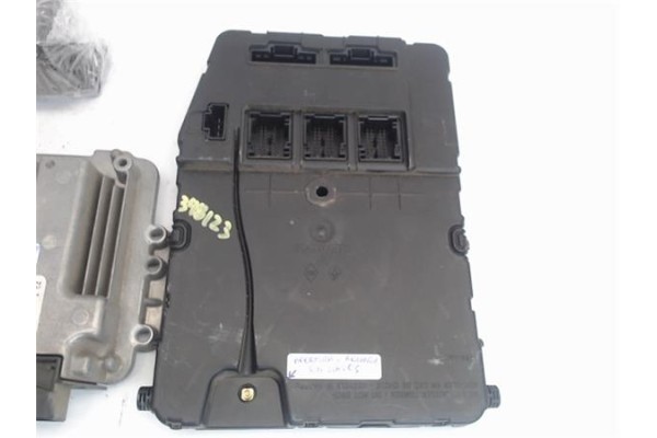 Recambio de centralita para renault scenic ii (jm) 1.9 dynamique referencia OEM IAM 0281012589 8200433197 