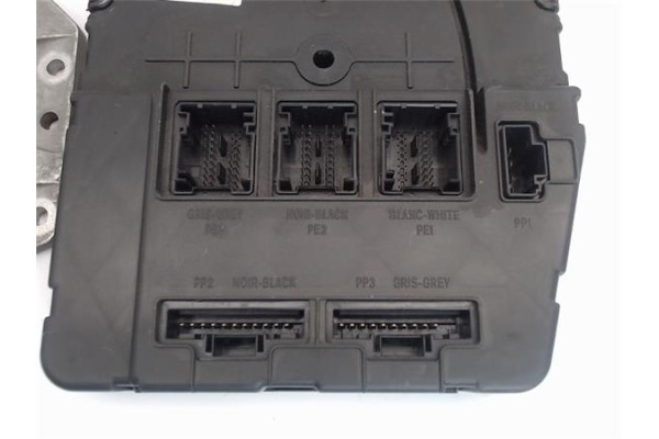 Recambio de centralita para renault megane ii berlina 5p 1.6 confort expression referencia OEM IAM 8200033233 8200298457 