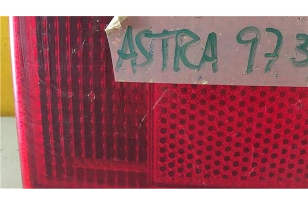 Recambio de piloto trasero derecho para opel astra f berlina 1.4 básico referencia OEM IAM 394448  