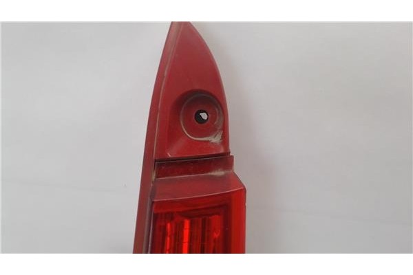 Recambio de piloto superior trasero derecho para citroen c4 berlina referencia OEM IAM 9655863780  