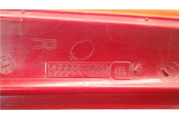 Recambio de piloto superior trasero derecho para citroen c4 berlina referencia OEM IAM 9655863780  