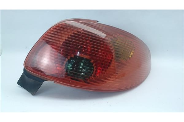 Recambio de piloto trasero derecho para peugeot 206 referencia OEM IAM 12627037  