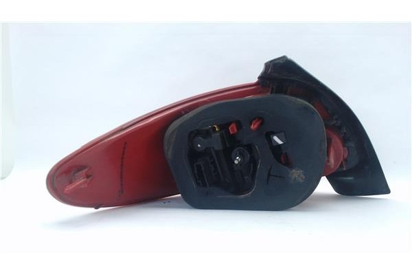 Recambio de piloto trasero derecho para peugeot 206 referencia OEM IAM 12627037  