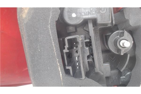 Recambio de piloto trasero derecho para peugeot 206 referencia OEM IAM 12627037  