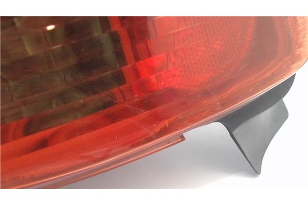 Recambio de piloto trasero izquierdo para peugeot 206 sw referencia OEM IAM 6350P1  