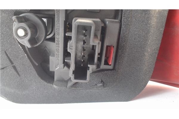 Recambio de piloto trasero izquierdo para peugeot 206 sw referencia OEM IAM 6350P1  