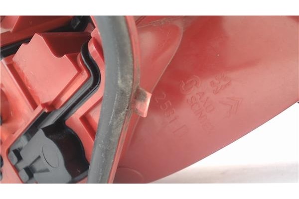 Recambio de piloto trasero derecho para peugeot 206 referencia OEM IAM 2531d   Recambio de piloto trasero derecho para peugeot 206 referencia OEM IAM 2531d
