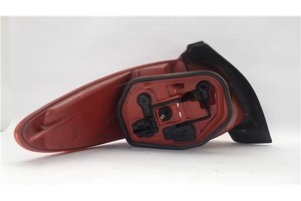 Recambio de piloto trasero derecho para peugeot 206 referencia OEM IAM 2531d  