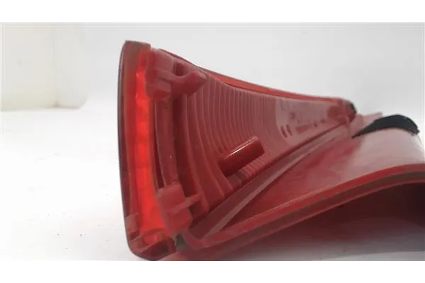 Recambio de piloto superior trasero derecho para citroen c4 berlina referencia OEM IAM 9655863780  