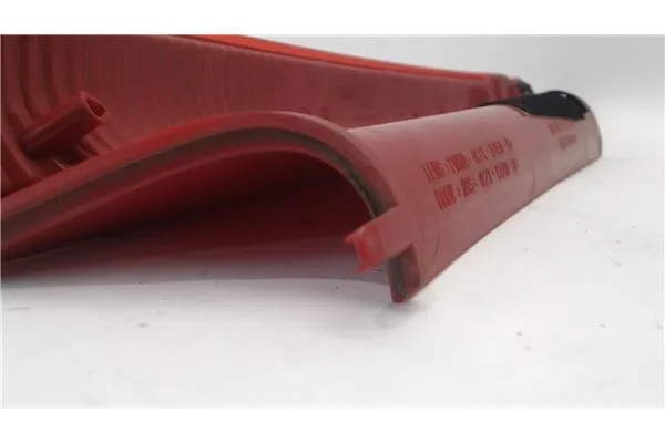 Recambio de piloto superior trasero derecho para citroen c4 berlina referencia OEM IAM 9655863780  