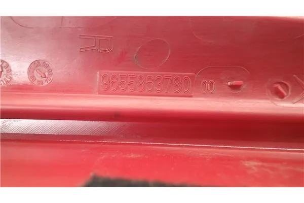 Recambio de piloto superior trasero derecho para citroen c4 berlina referencia OEM IAM 9655863780  