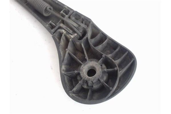 Recambio de brazo limpiaparabrisas trasero para renault grand scénic ii (jm0/1_) 1.9 dci (jm12, jm0g) referencia OEM IAM 7701056