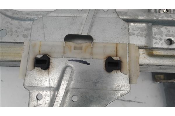 Recambio de mecanismo elevalunas delantero derecho para peugeot 208 referencia OEM IAM 9673153180 9673154380 