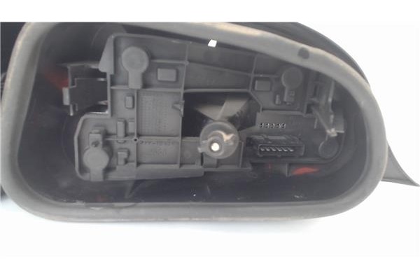 Recambio de piloto trasero derecho para citroen saxo referencia OEM IAM 6351L8  