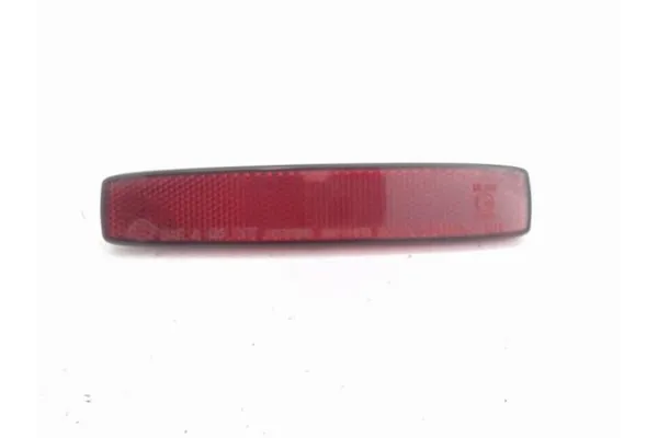 Recambio de reflectante paragolpes trasero para ssangyong kyron 2.0 200 xdi referencia OEM IAM 8390108100  