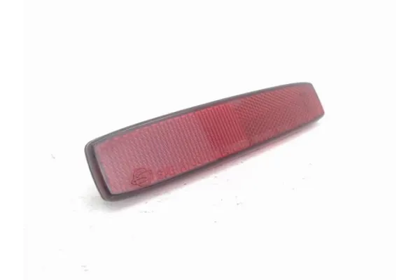 Recambio de reflectante paragolpes trasero para ssangyong kyron 2.0 200 xdi referencia OEM IAM 8390108100  