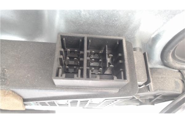 Recambio de elevalunas electrico delantero derecho para volkswagen polo iv (9n1) 1.4 16v referencia OEM IAM w06q3837402s  