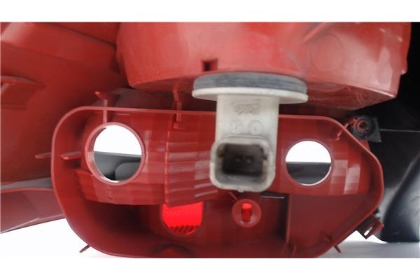 Recambio de piloto trasero derecho para renault megane ii berlina 5p referencia OEM IAM 8200413216 89038182  Recambio de piloto trasero derecho para renault megane ii berlina 5p referencia OEM IAM 8200413216 89038182