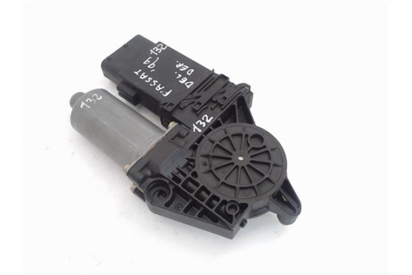 Recambio de motor elevalunas delantero derecho para volkswagen passat berlina (3b3) referencia OEM IAM (0130821694) (101434-203)