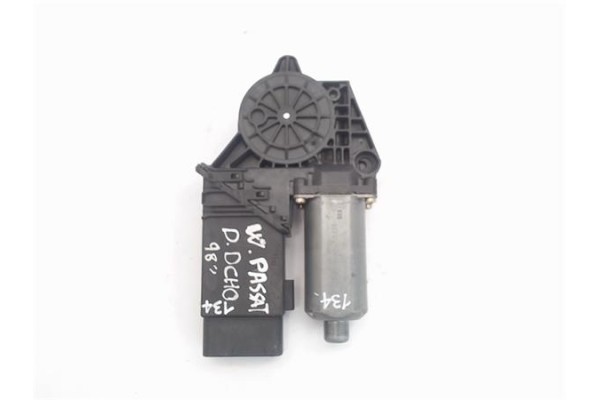 Recambio de motor elevalunas delantero derecho para volkswagen passat berlina (3b3) referencia OEM IAM (0130821694) (101434-203)