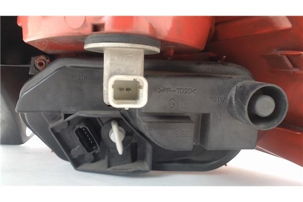 Recambio de piloto trasero izquierdo para renault megane ii berlina 5p referencia OEM IAM 8200413214 89397354 