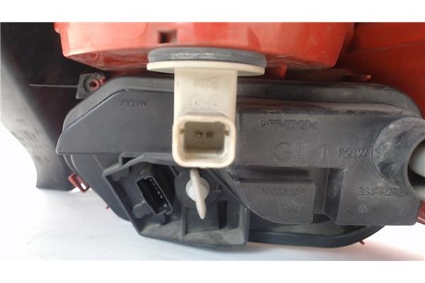 Recambio de piloto trasero izquierdo para renault megane ii berlina 5p referencia OEM IAM 8200413214 89038181 
