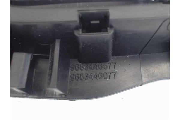 Recambio de manilla int. puerta trasero derecha para peugeot 3008 1.6 hdi referencia OEM IAM 9683446077 9683446077 