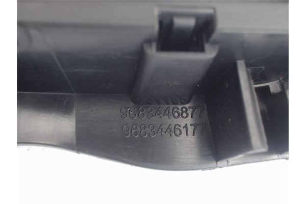 Recambio de manilla int. puerta trasero izquierda para peugeot 3008 1.6 hdi referencia OEM IAM 9683446177 9683446877 