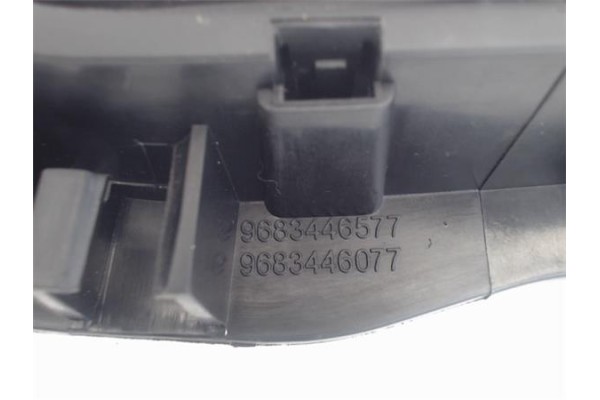 Recambio de manilla int. puerta delantero derecha para peugeot 3008 1.6 hdi referencia OEM IAM 9683446577 9683446077 