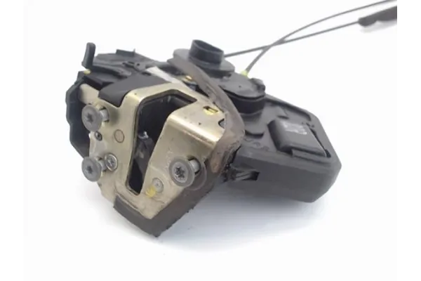 Recambio de cierre electromagnetico trasero derecho para toyota avensis berlina (t22) 2.0 vvt-i referencia OEM IAM 6905002101  