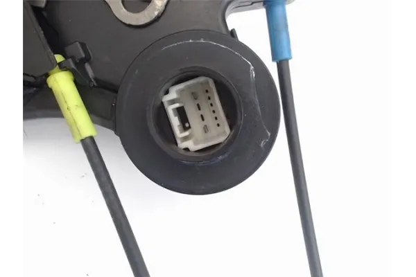 Recambio de cierre electromagnetico trasero derecho para toyota avensis berlina (t22) 2.0 vvt-i referencia OEM IAM 6905002101  